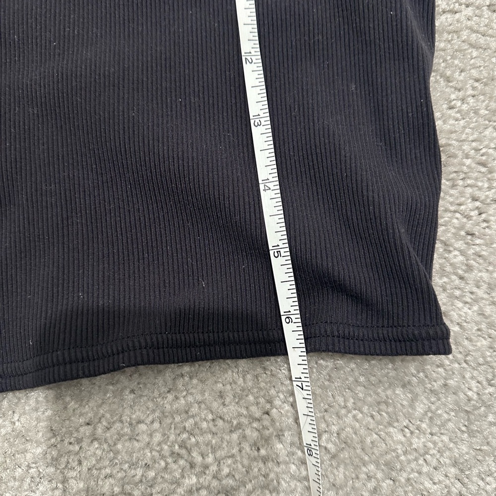 ALO Yoga Black Ribbed Short Sleeve Cropped Top - Picture 6 of 6